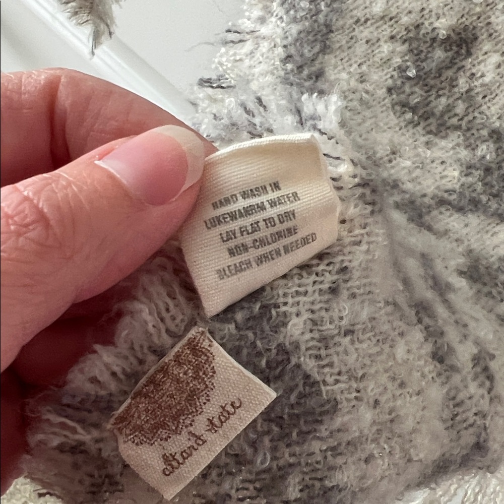 Reversible Scarf/Shawl - Picture 3 of 4